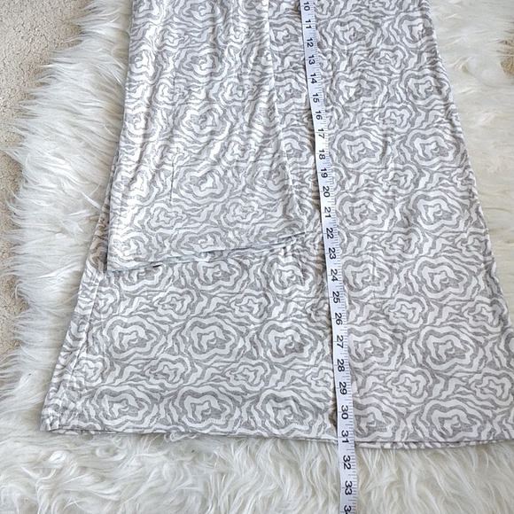 Women sleepwear gown /top - Picture 7 of 8